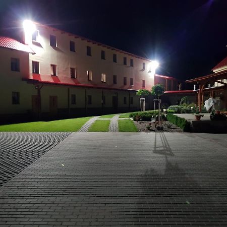 Bendovsky Dvur Bed & Breakfast Dusniky Exterior foto