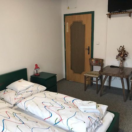 Bendovsky Dvur Bed & Breakfast Dusniky Exterior foto