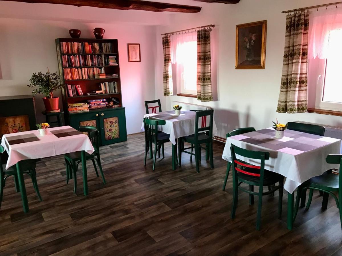 Bendovsky Dvur Bed & Breakfast Dusniky Exterior foto